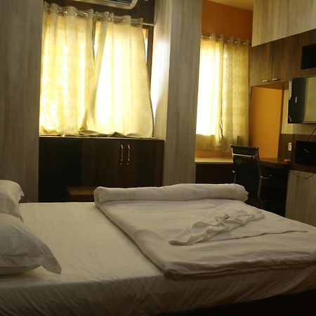Hotel Himalaya 아가르탈라 외부 사진