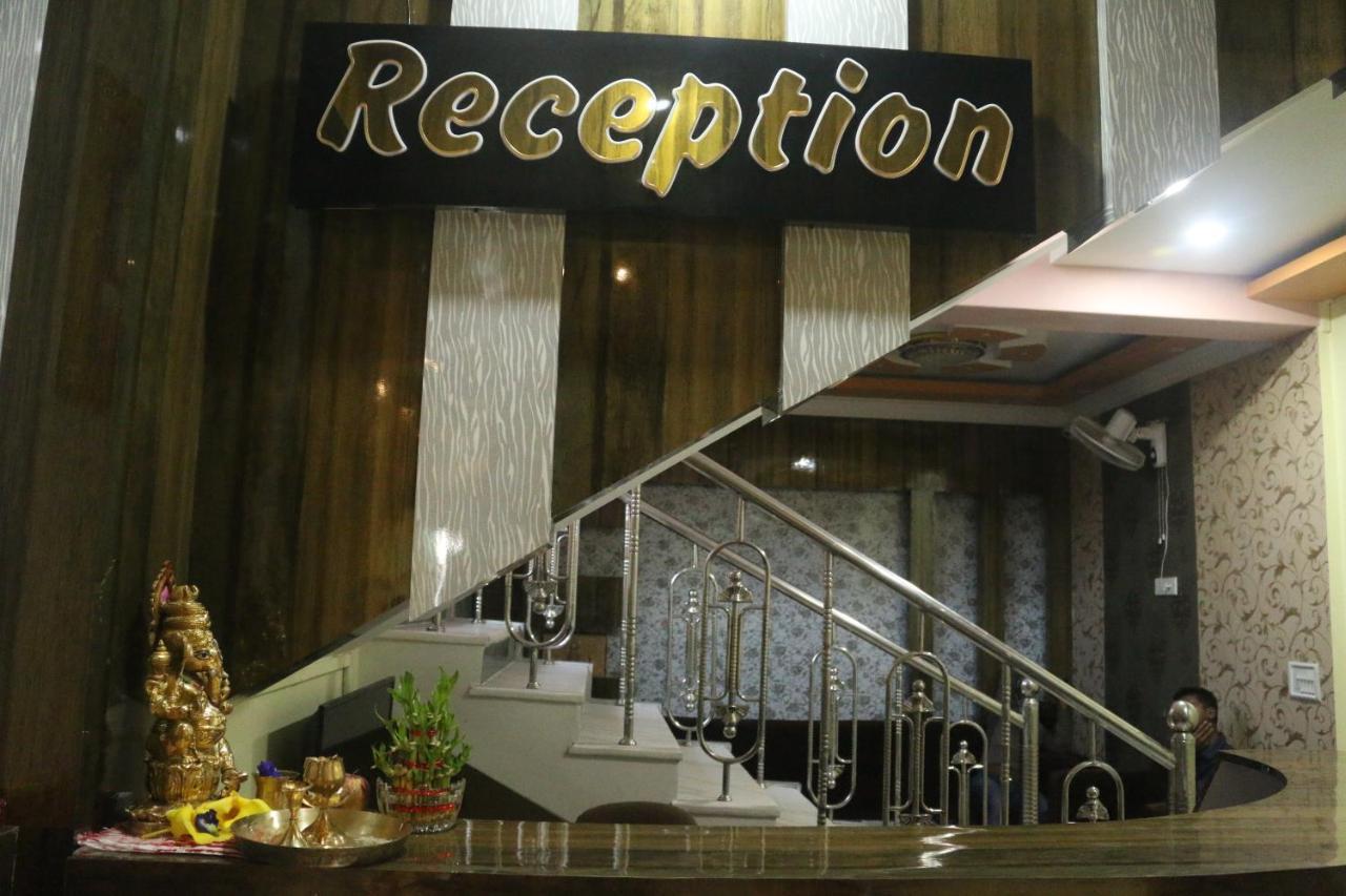 Hotel Himalaya 아가르탈라 외부 사진