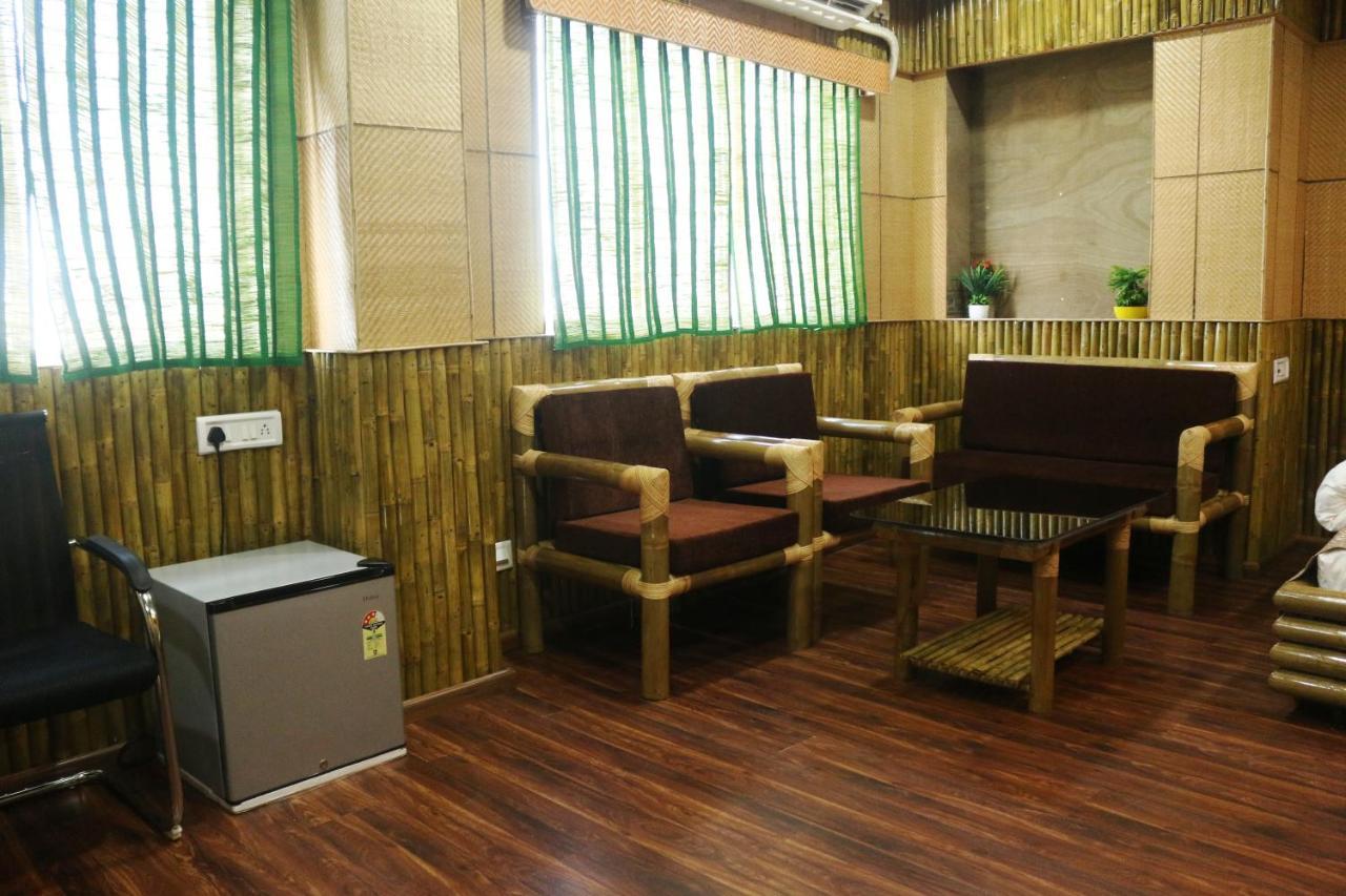 Hotel Himalaya 아가르탈라 외부 사진