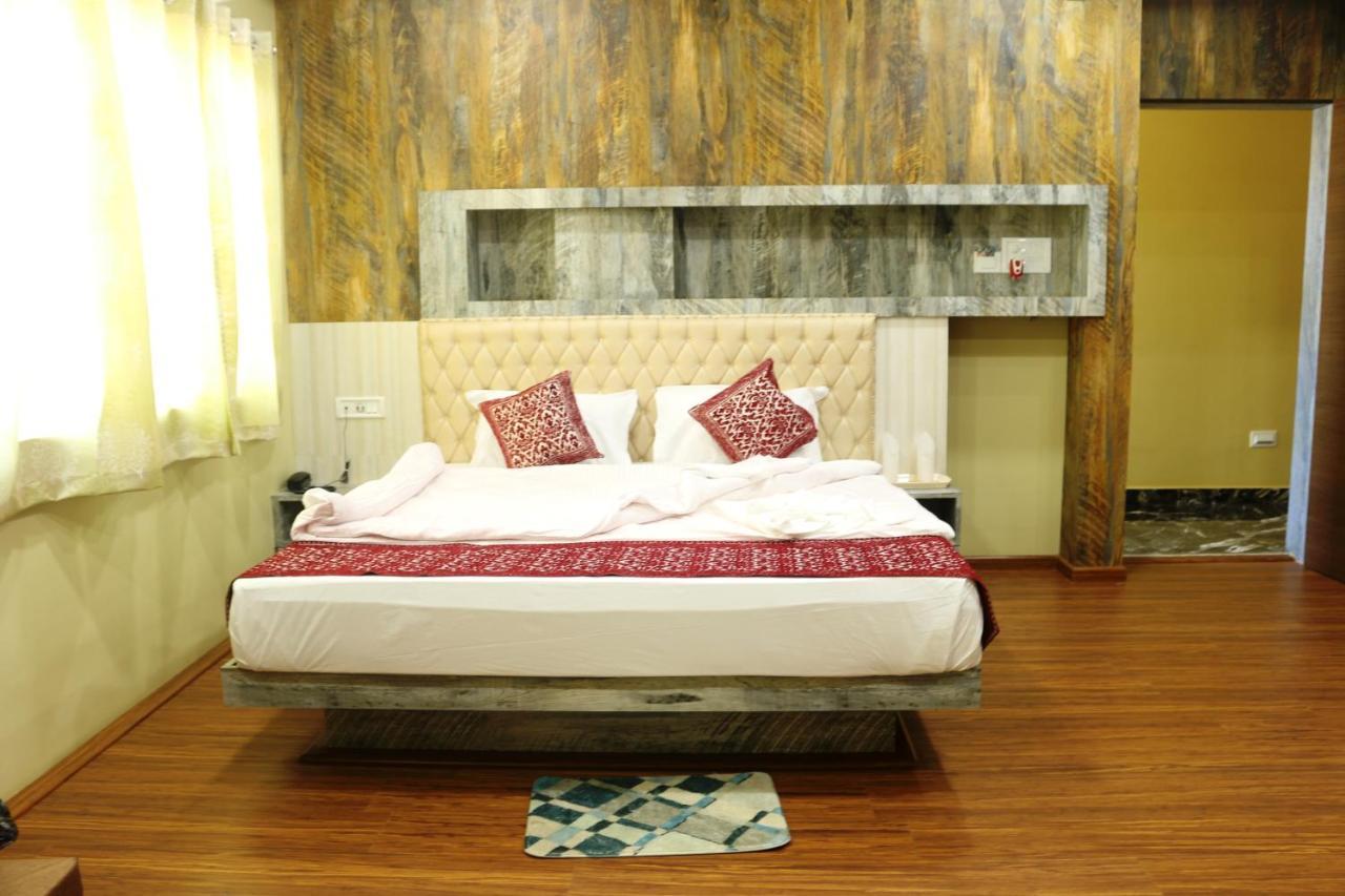 Hotel Himalaya 아가르탈라 외부 사진