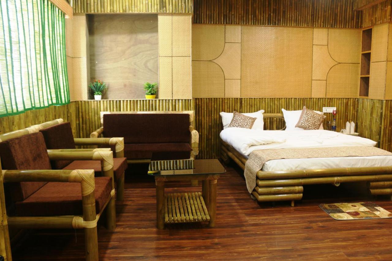 Hotel Himalaya 아가르탈라 외부 사진