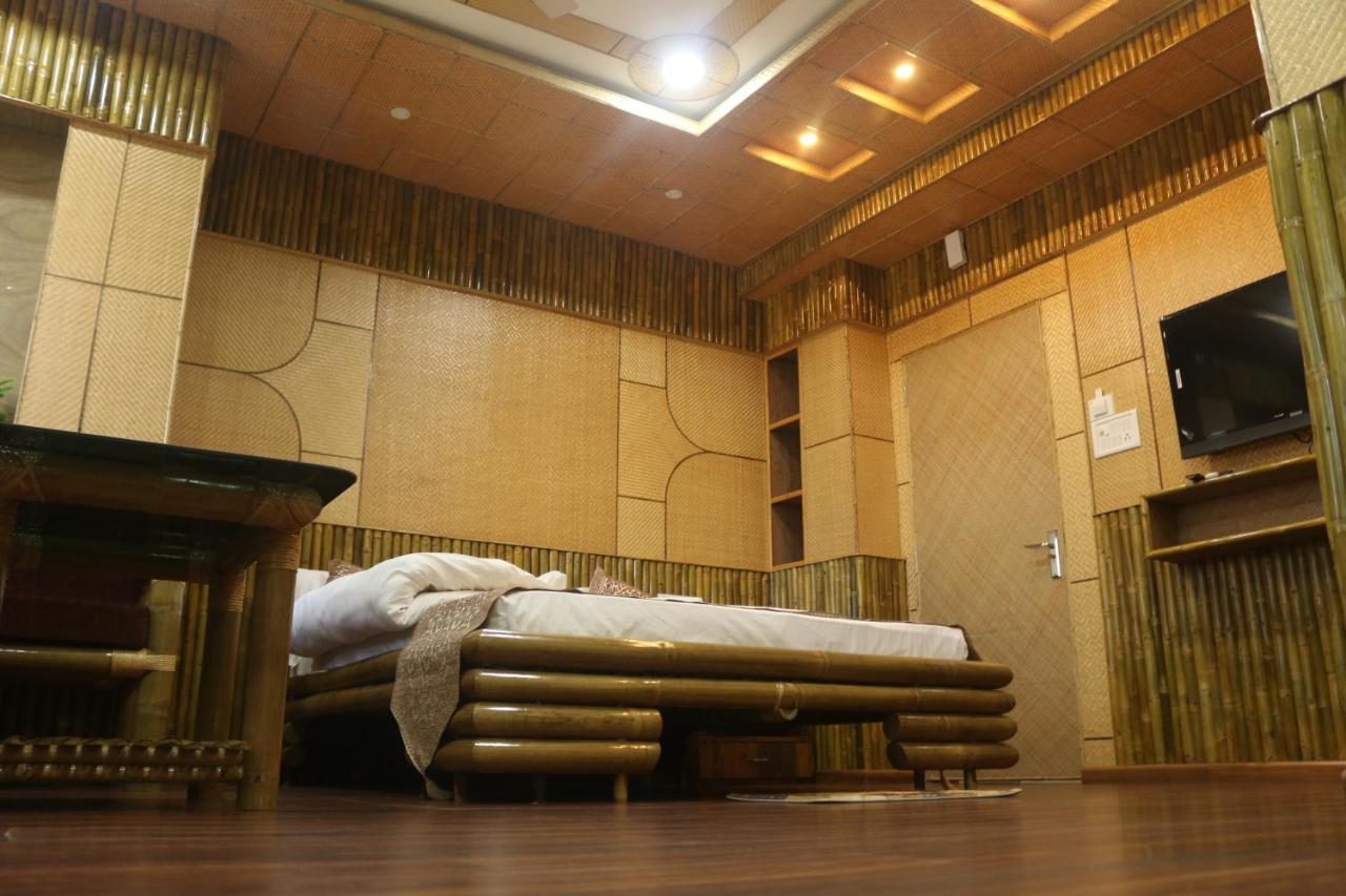Hotel Himalaya 아가르탈라 외부 사진
