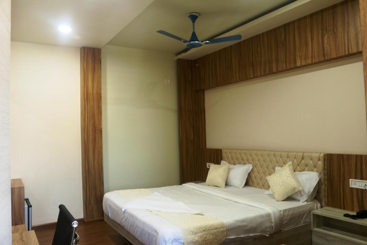 Hotel Himalaya 아가르탈라 외부 사진