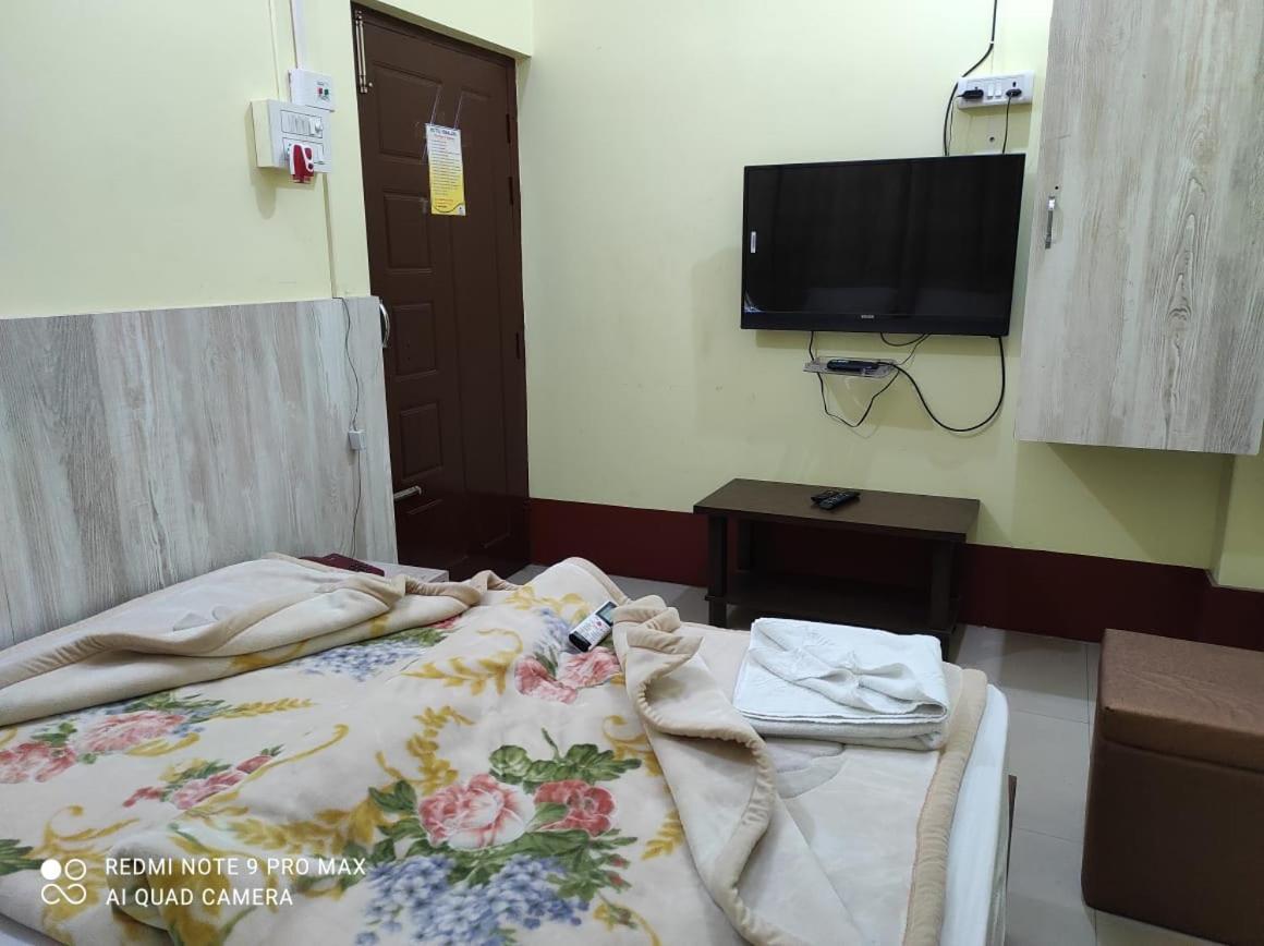 Hotel Himalaya 아가르탈라 외부 사진