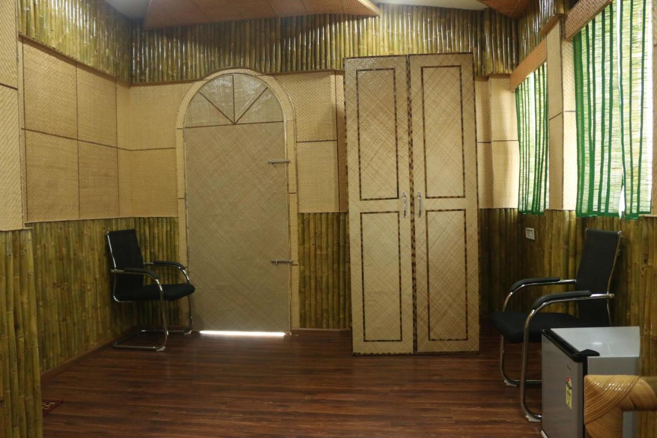 Hotel Himalaya 아가르탈라 외부 사진