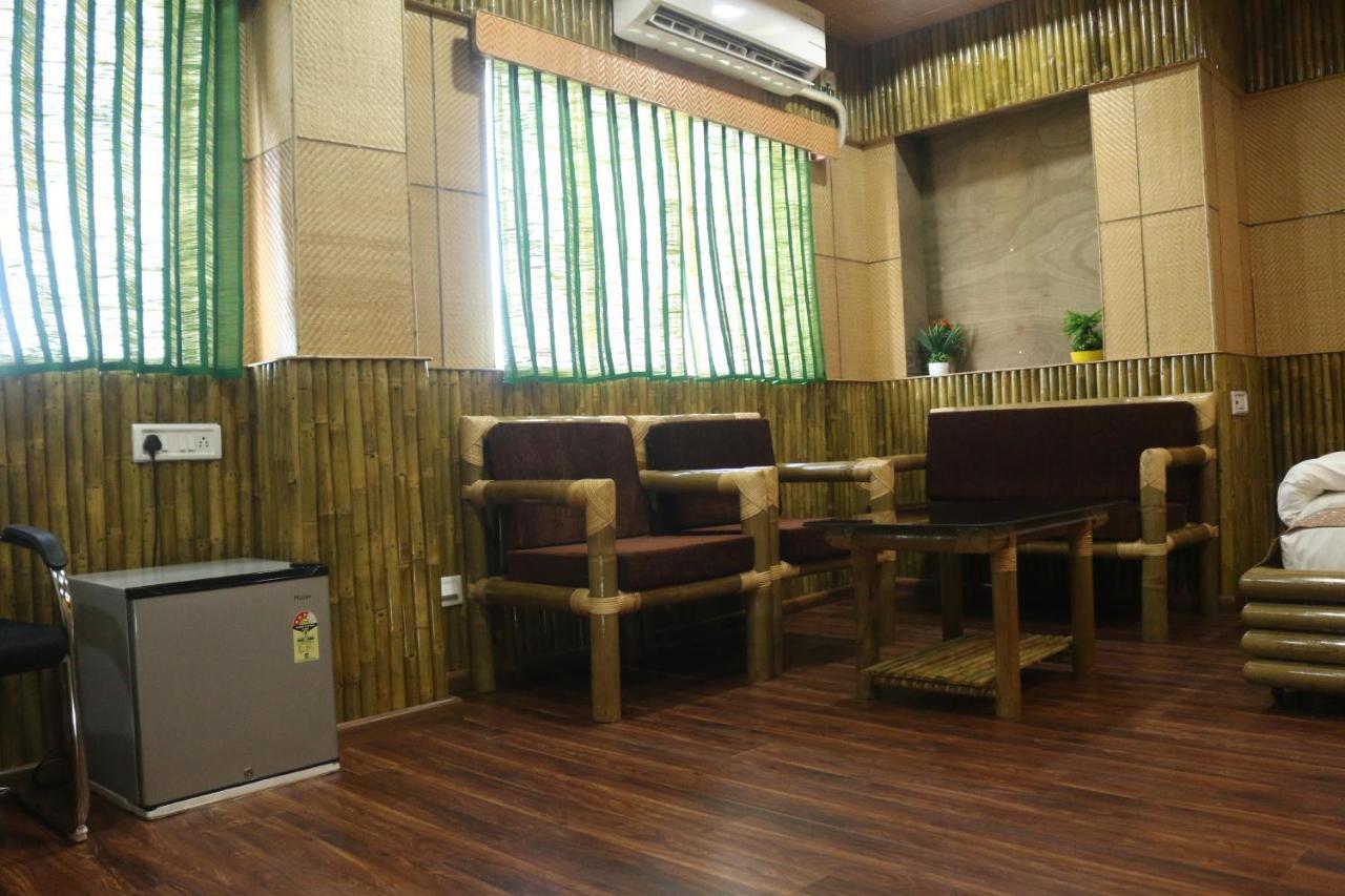 Hotel Himalaya 아가르탈라 외부 사진