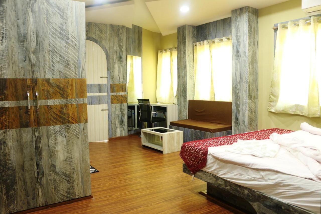 Hotel Himalaya 아가르탈라 외부 사진