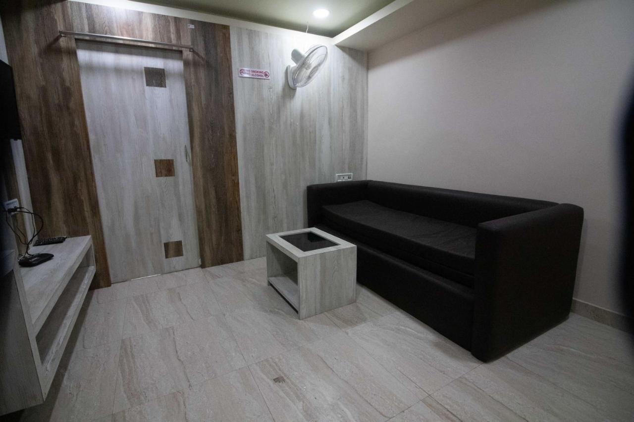 Hotel Himalaya 아가르탈라 외부 사진