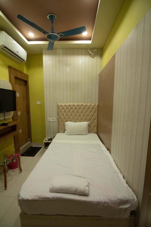 Hotel Himalaya 아가르탈라 외부 사진