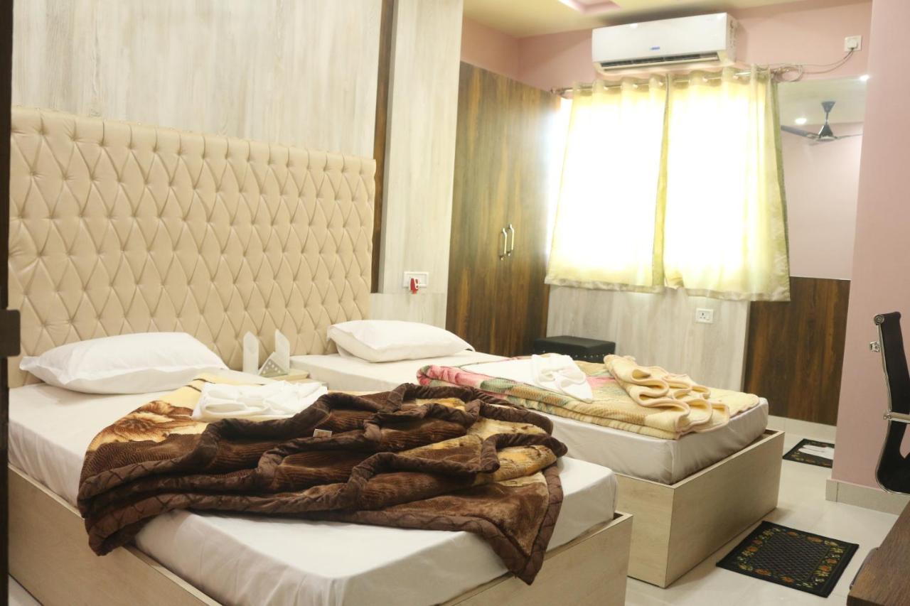 Hotel Himalaya 아가르탈라 외부 사진