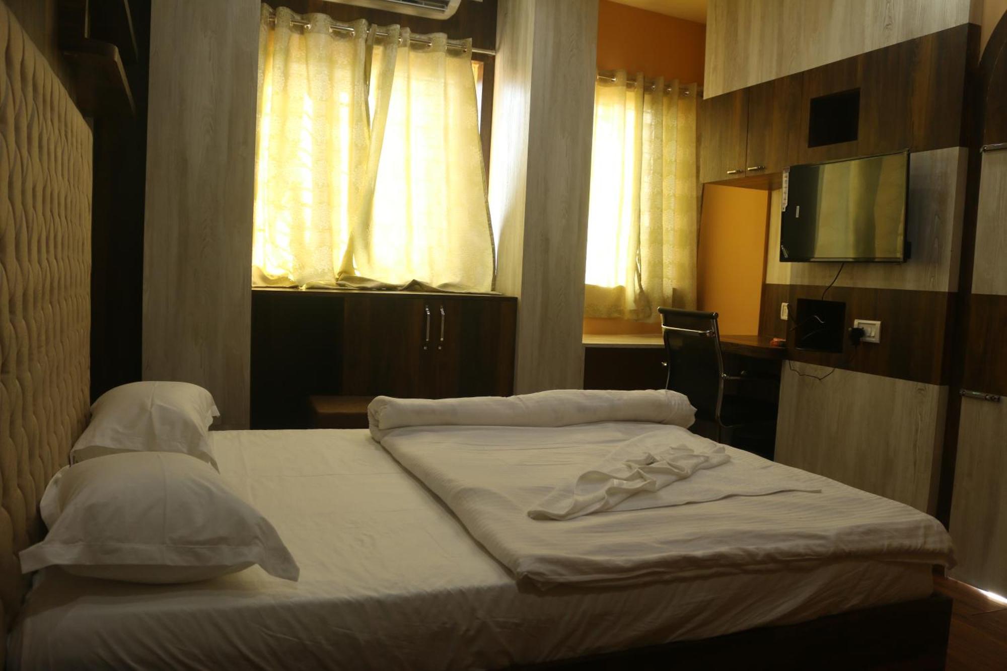 Hotel Himalaya 아가르탈라 외부 사진