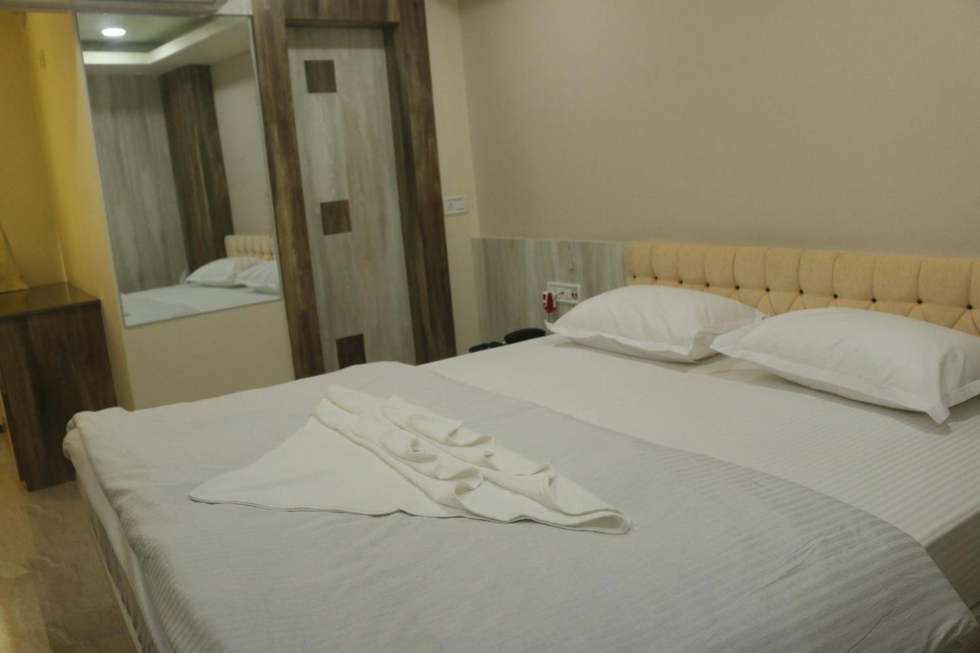 Hotel Himalaya 아가르탈라 외부 사진