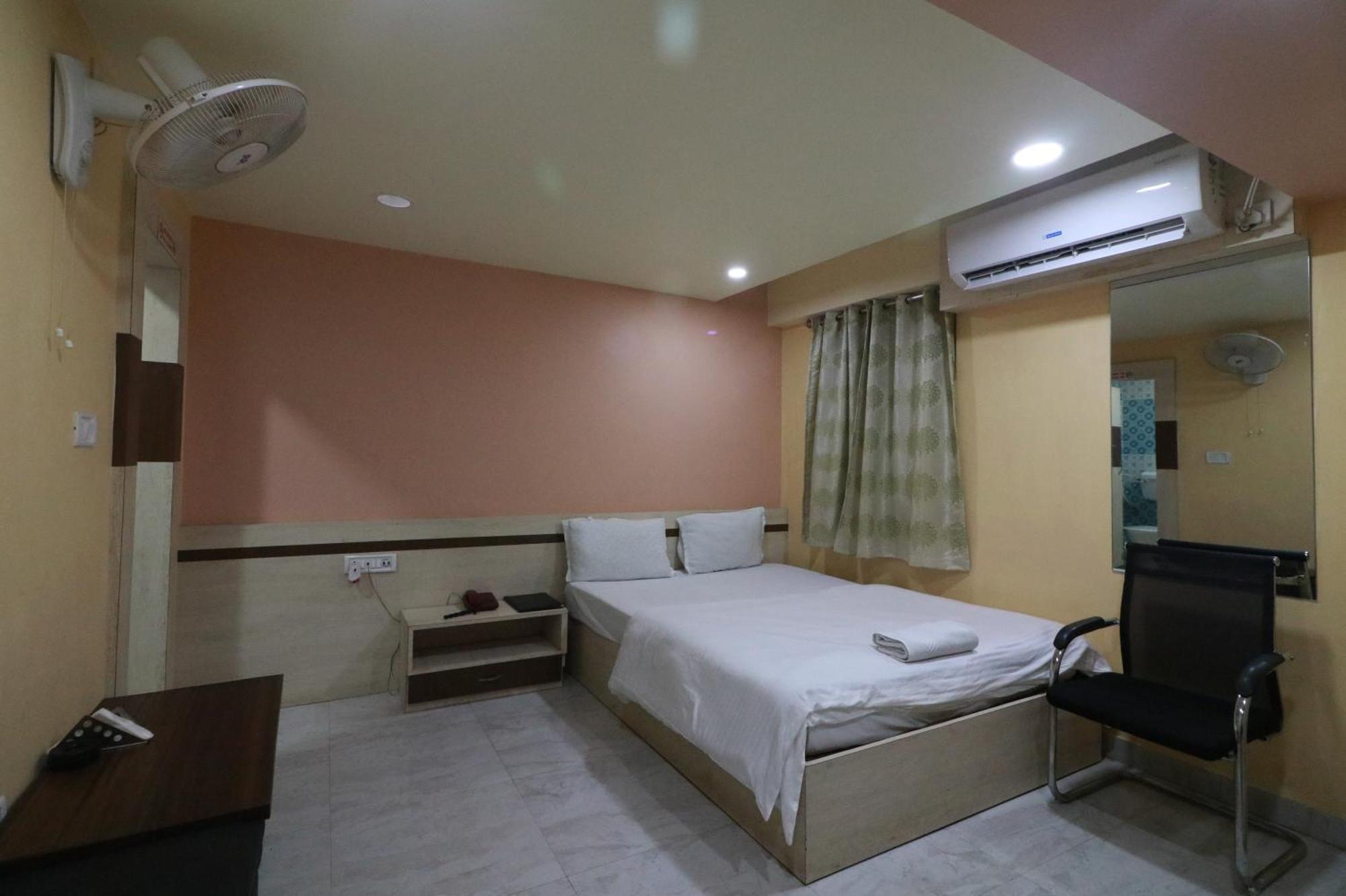 Hotel Himalaya 아가르탈라 외부 사진
