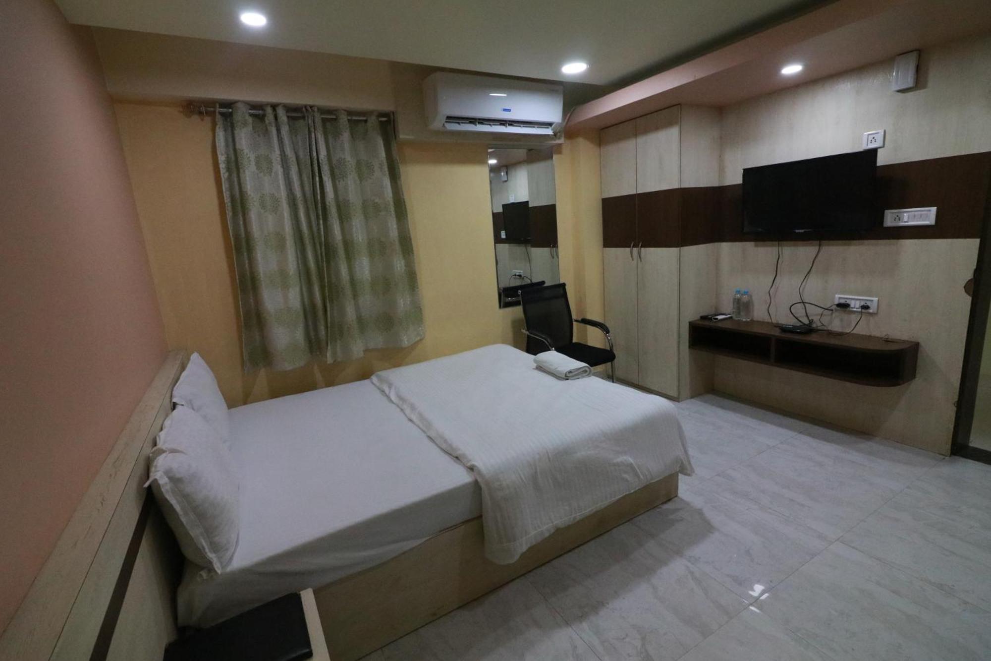 Hotel Himalaya 아가르탈라 외부 사진