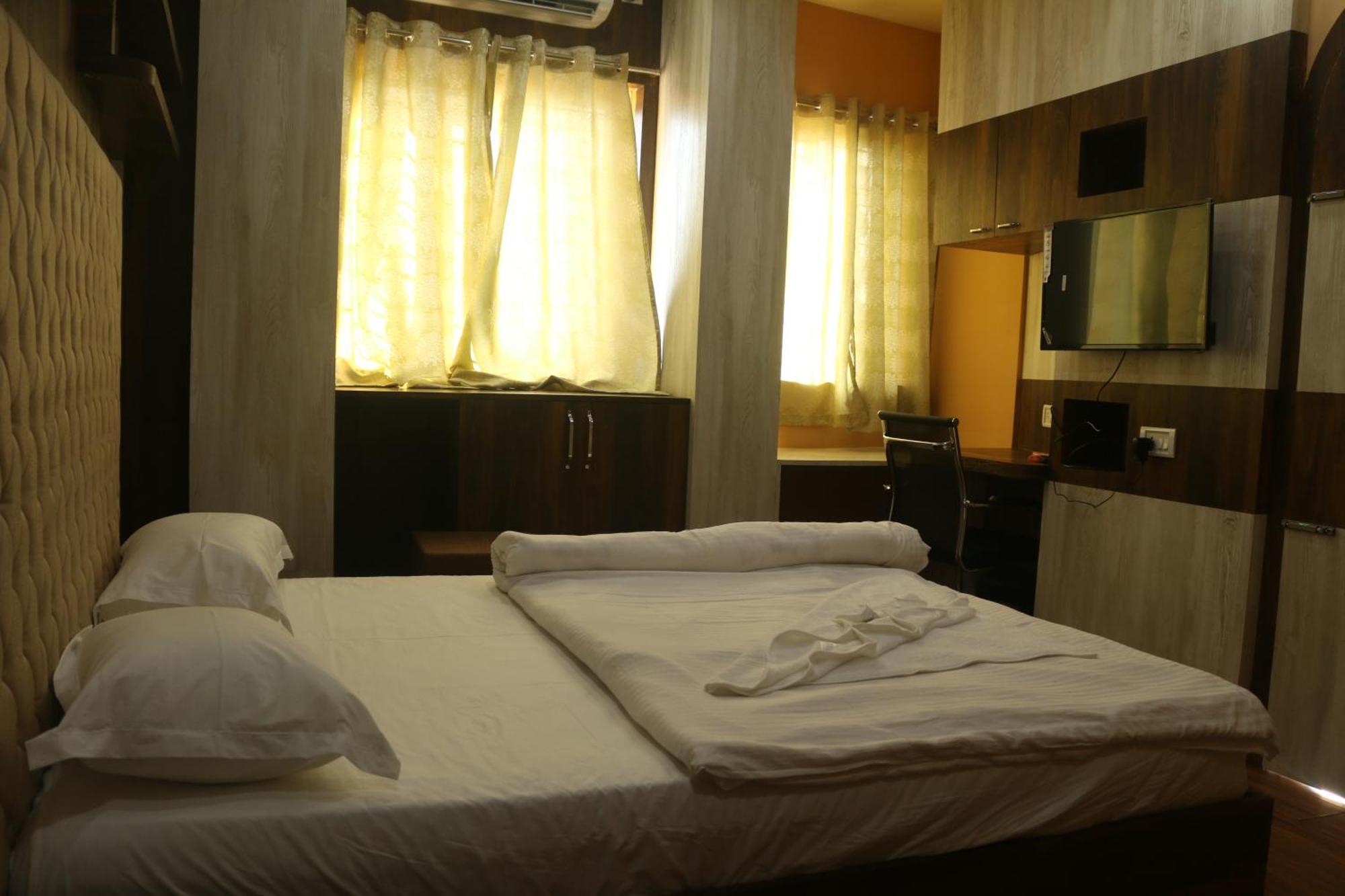 Hotel Himalaya 아가르탈라 외부 사진