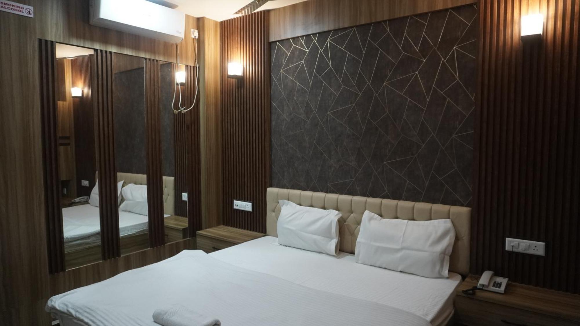Hotel Himalaya 아가르탈라 외부 사진